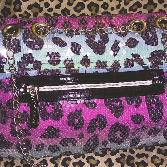 Betseyville cheetah purse - Picture 4 of 14